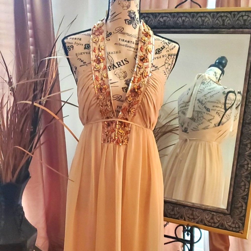 Backless Dress - Picture 8 of 8